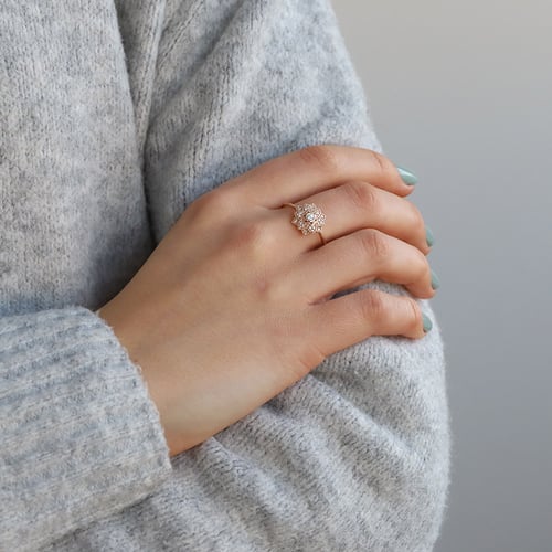 Zlatá květinová kolekce šperků s diamanty Sharla