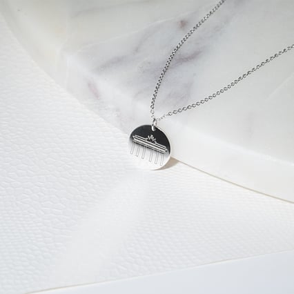 Personalizovaný stříbrný přívěsek Braniborská brána