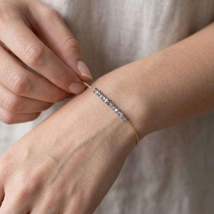 Zlatý náramek s růžovými nebroušenými diamanty Benaty 169710