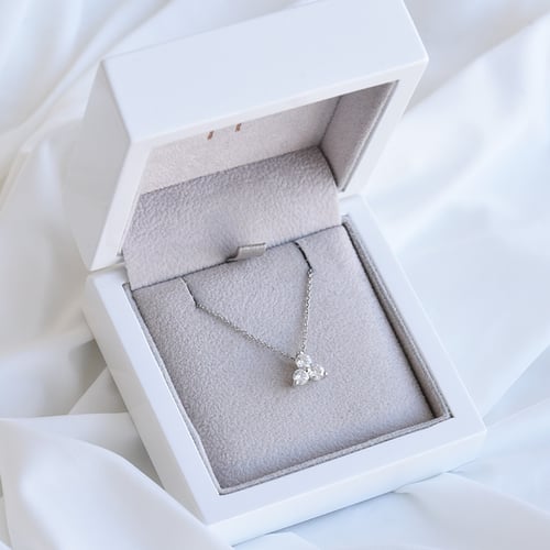 Romantický přívěsek se třemi diamanty Lizzy
