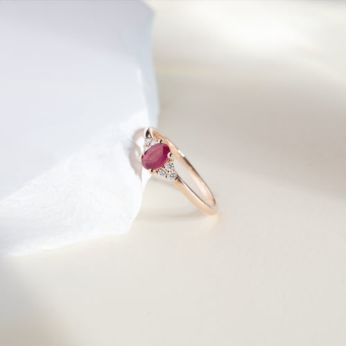 Zásnubní prsten s rubínem a diamanty Sheldo