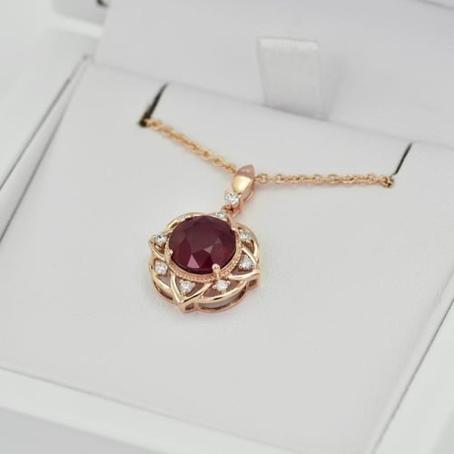 Přívěsek s rubínem a diamanty Riane