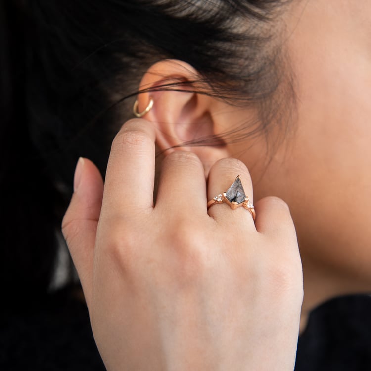 Jedinečný prsten s rutilovým křišťálem Kettil 124575