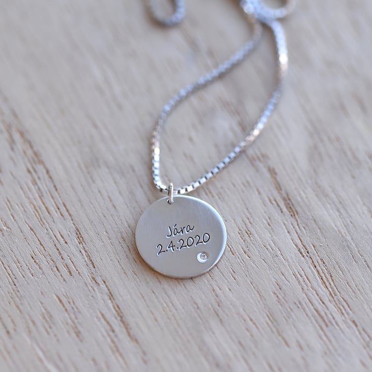 Stříbrný přívěsek s diamantem a s gravírem 62231