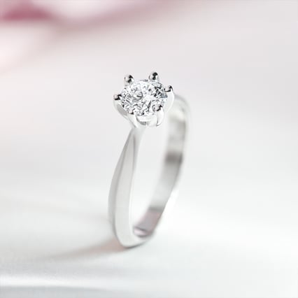 Zásnubní prsten ze zlata s 0.4ct IGI certifikovaným diamantem Iravan