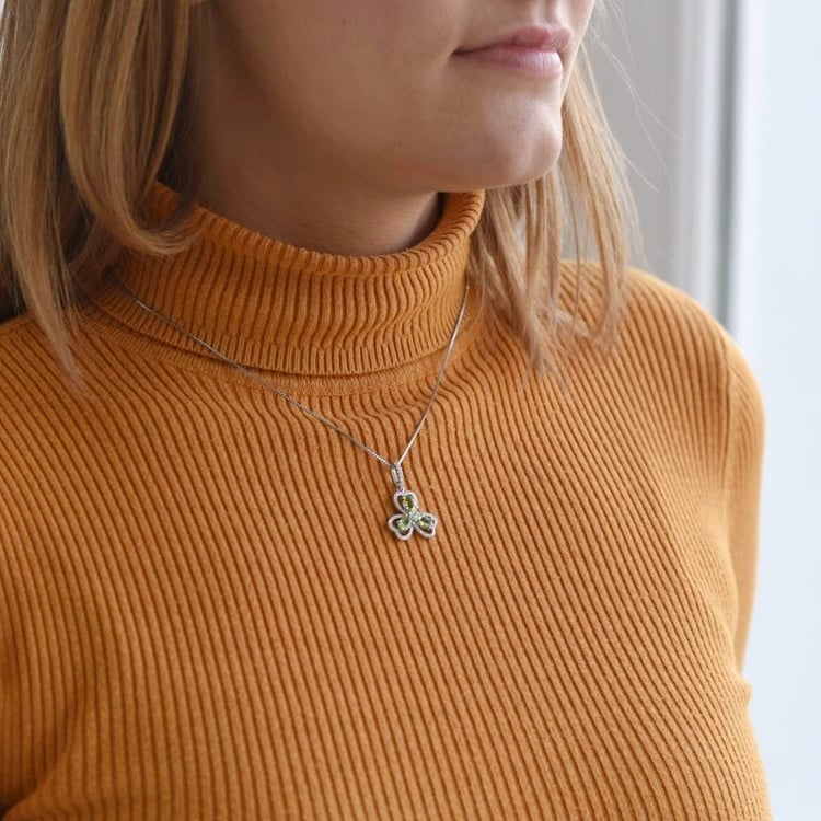 Olivínový trojlístek ze stříbra se zirkony 107823