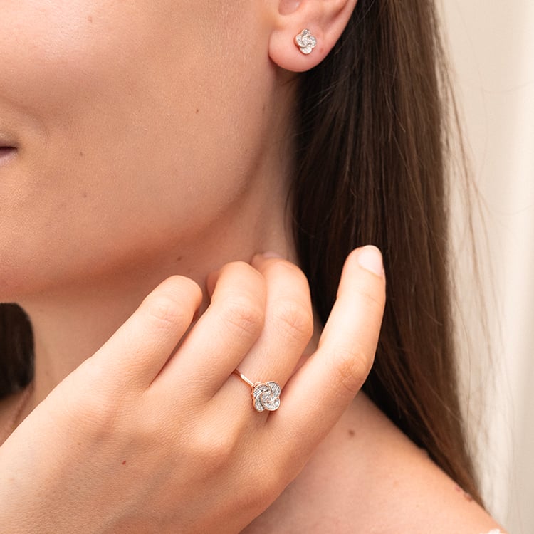 Zlatá kolekce diamantových šperků ve tvaru květu Aster 142385