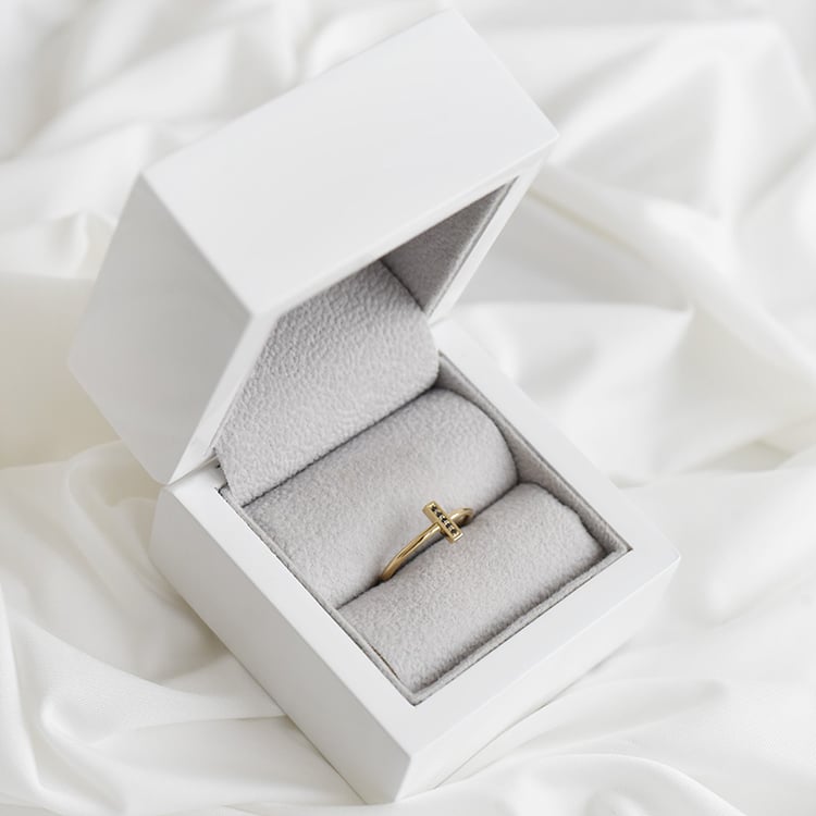 Zlatý prsten s černými diamanty 92630