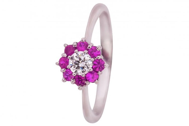 Zlatý prsteň s diamantom a rubínmi