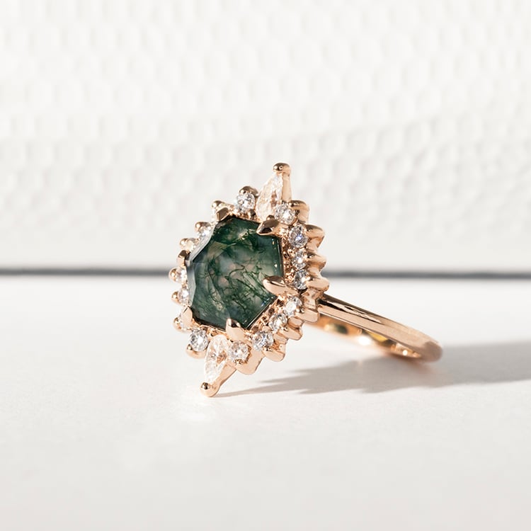 Elegantní prsten s mechovým achátem a moissanity Melia 114612