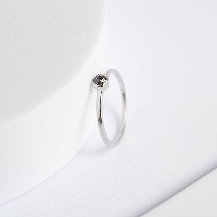 Zlatý prsten se salt and pepper diamantem Emilien 142646