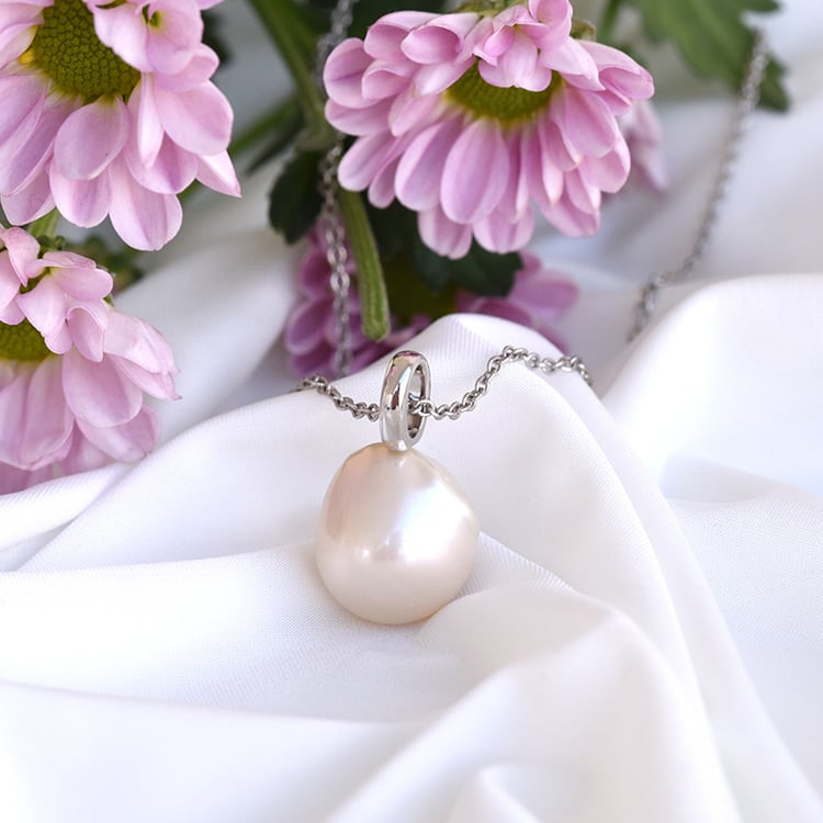 Perlový přívěsek ze stříbra 83589