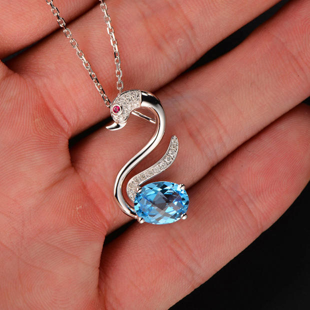 Labuť s topazem 7628