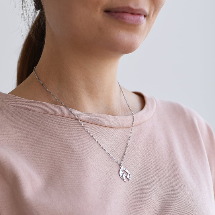 Stříbrný náhrdelník s mapou světa 61631