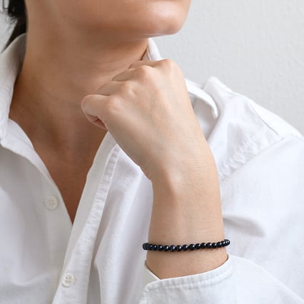 Stříbrný náramek s černými perlami Remiel