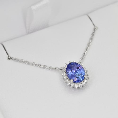 Africký tanzanit s diamanty v náhrdelníku Laina