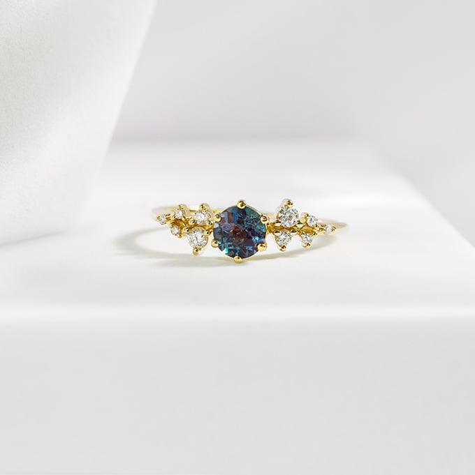 Zásnubní prsten s lab-grown alexandritem a lab-grown diamanty Olha 152977