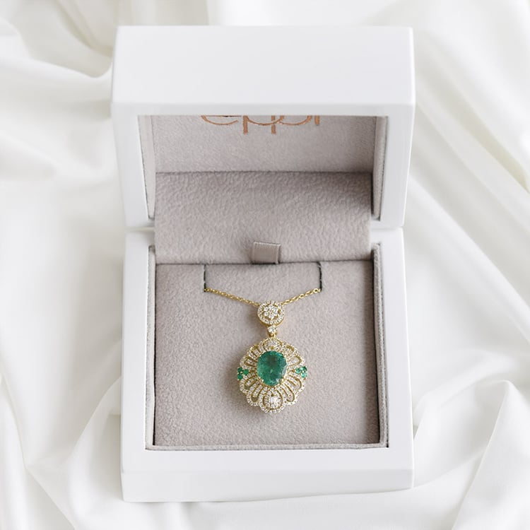 Zlatý smaragdový náhrdelník 88634