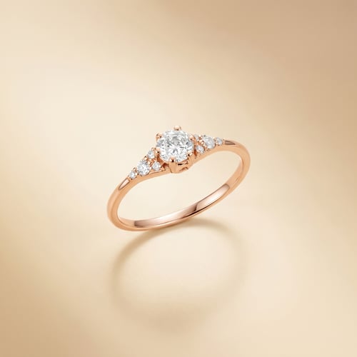 Zásnubní prsten s výběrem písmene a diamanty Diana