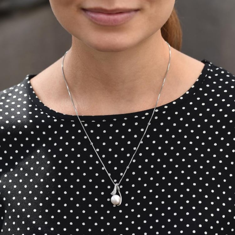 Stříbrný perlový náhrdelník a zirkony 46815