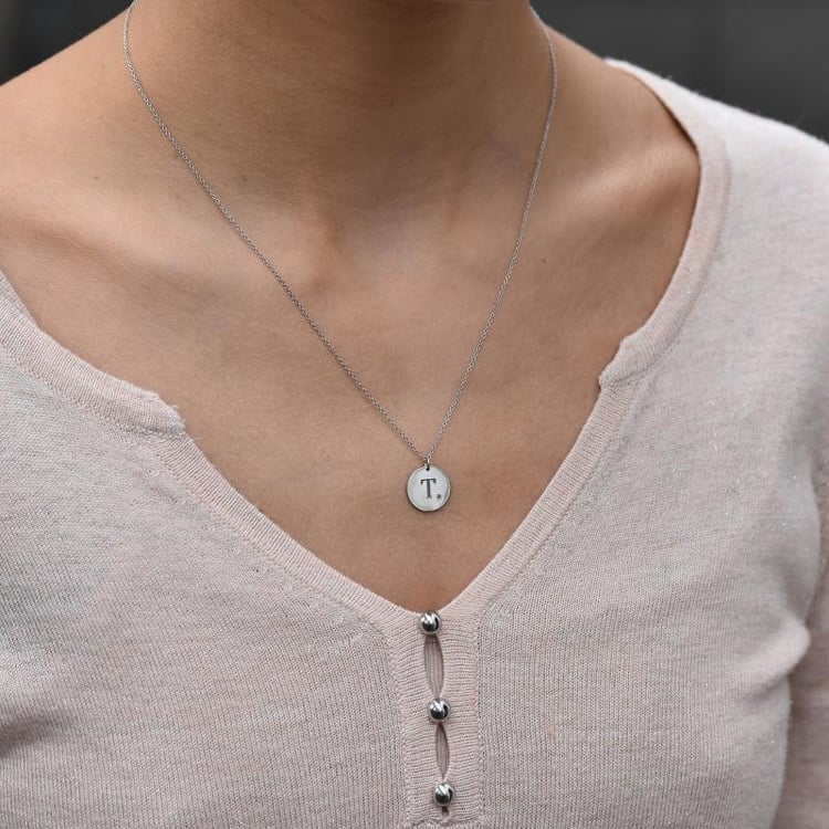 Zlatý přívěsek s modrým diamantem a gravírem písmene Aleks 43840