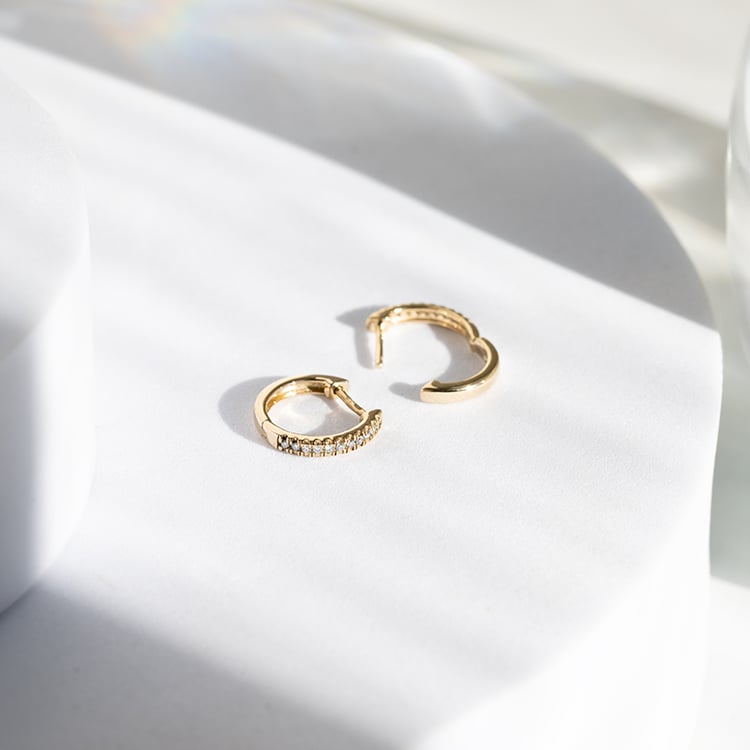 Elegantní kruhové náušnice s diamanty Gomati 145644