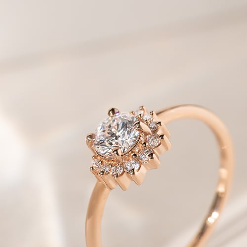 Half halo prsten s lab-grown diamanty Sonnie