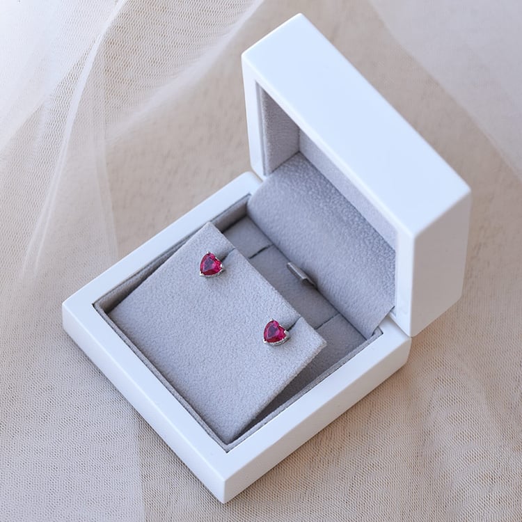 Srdíčka v stříbrných náušnicích 66324