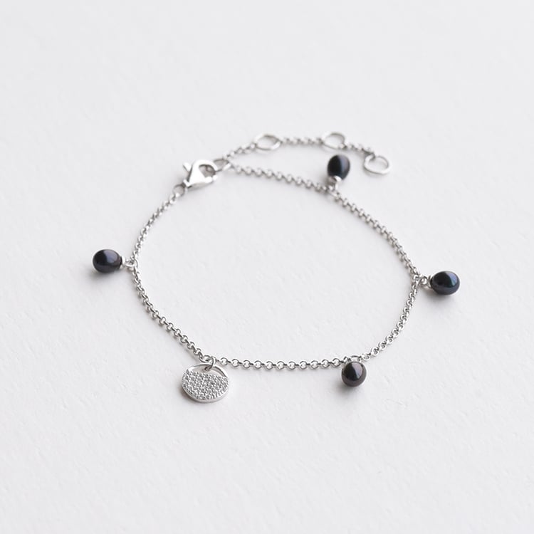 Stříbrný náramek s černými perlami a zirkony 74211