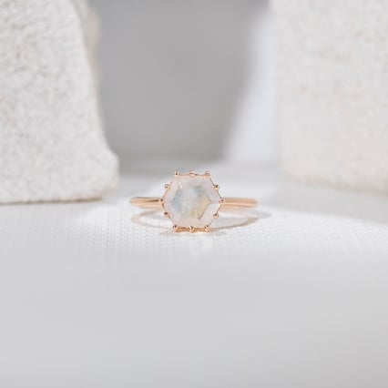 Zásnubní prsten s měsíčním kamenem Tutie