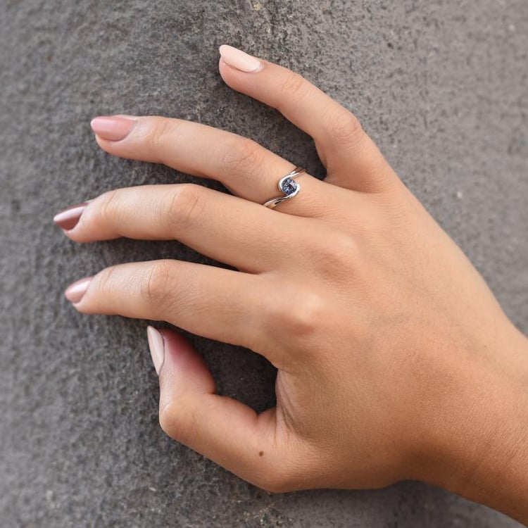 Zlatý zásnubní prsten s alexandritem 48297