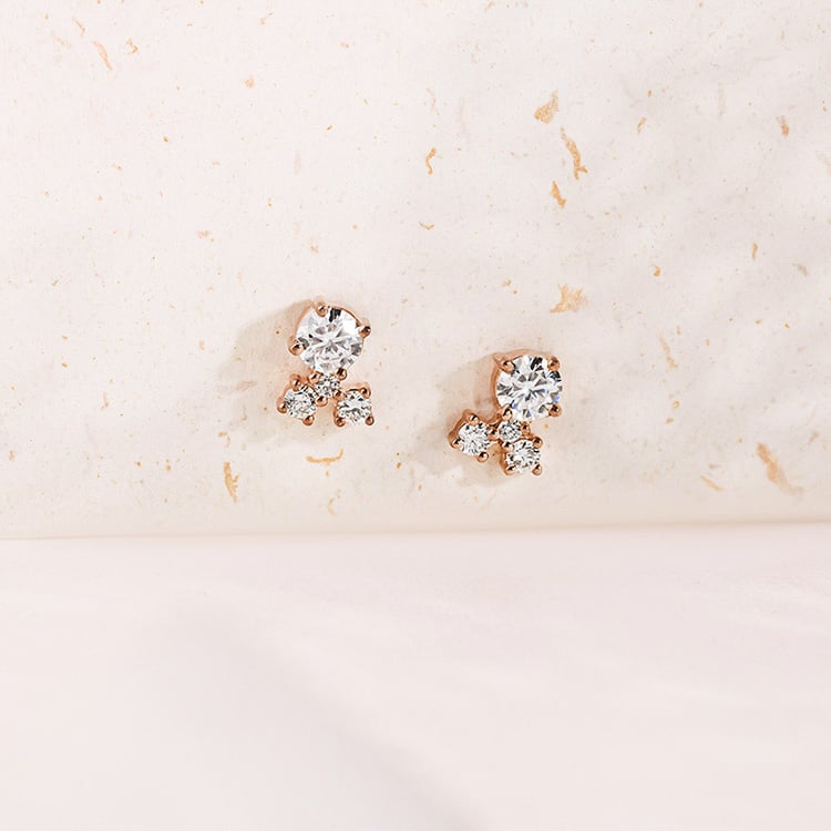 Stříbrné cluster náušnice s moissanity a lab-grown diamanty Kerrie 152959