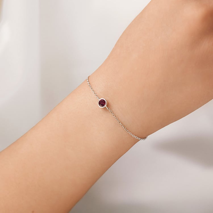 Stříbrný náramek s granátem Arleth 153091