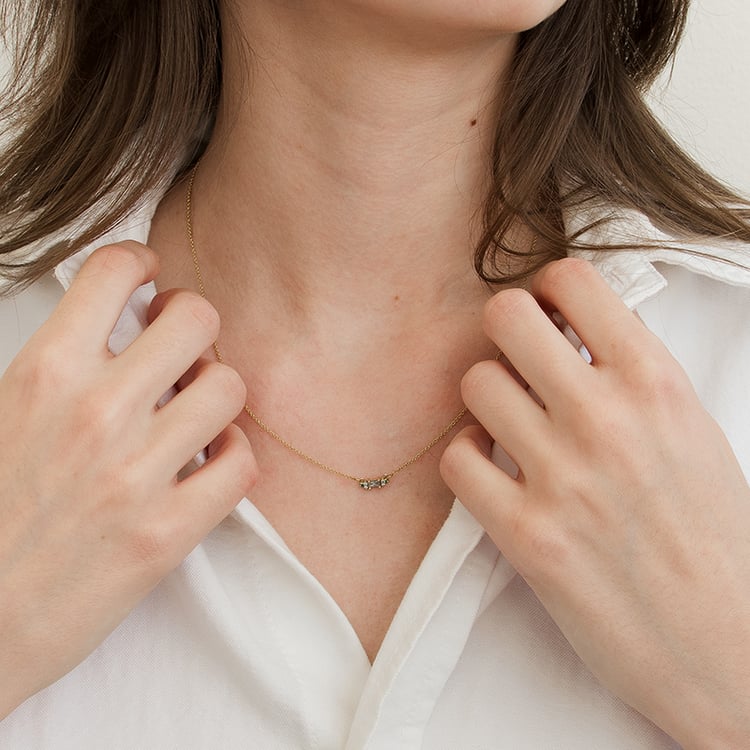 Náhrdelník se salt and pepper diamantem, smaragdy a moissanity Matilda 129998