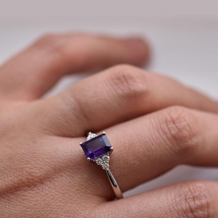 Prsten s drahokamem a diamanty 22674