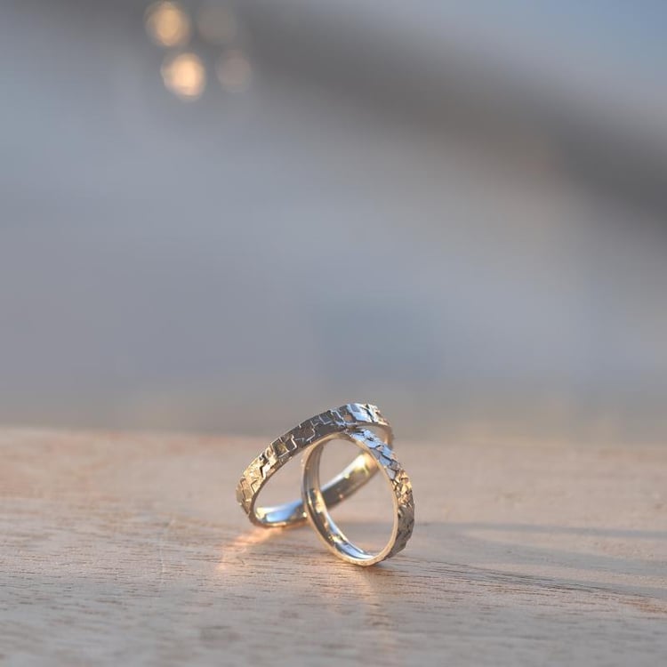 Prsteny s reliéfním povrchem 52020