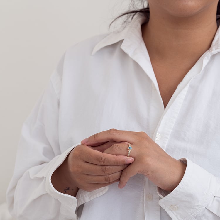 Zásnubní prsten s 0.32ct IGI certifikovaným modrým lab-grown diamantem Mica 128456