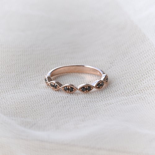 Něžný eternity prsten ze zlata s černými diamanty Talita