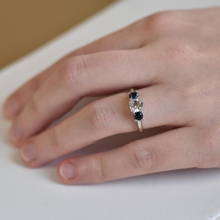 Zlatý prsten s topazy 28061