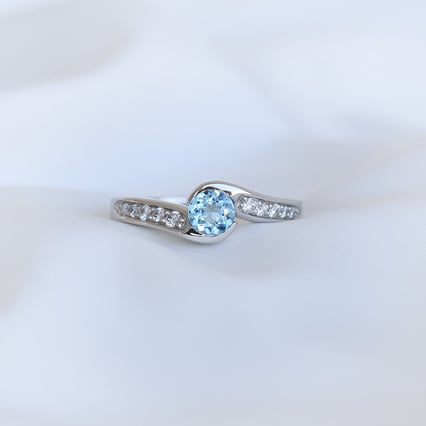 Zásnubní prsten se švýcarským topazem Lytarie