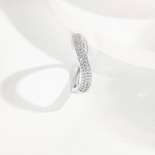 Half eternity zvlněný zlatý prsten s přírodními diamanty Hjalmar