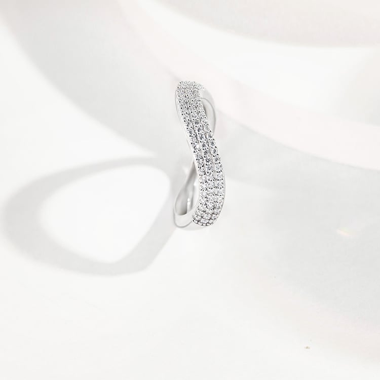 Half eternity zvlněný zlatý prsten s lab-grown diamanty Hjalmar 161560