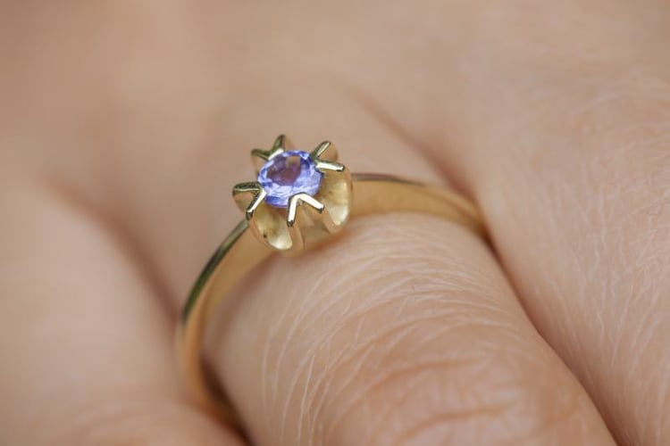 Zlatý prsten s tanzanitem 2609