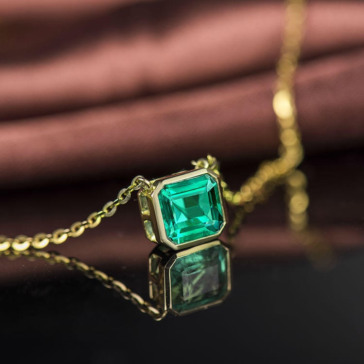 Náhrdelník s emerald smaragdem 18395