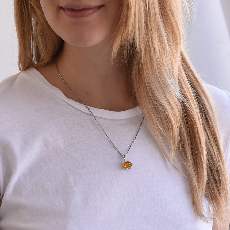 Stříbrný náhrdelník 69224