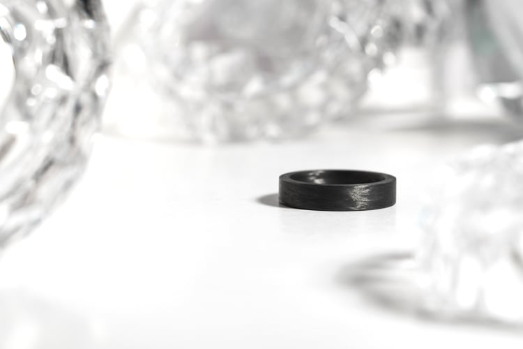 Mírně zaoblený prsten z karbonu Sammu 166767