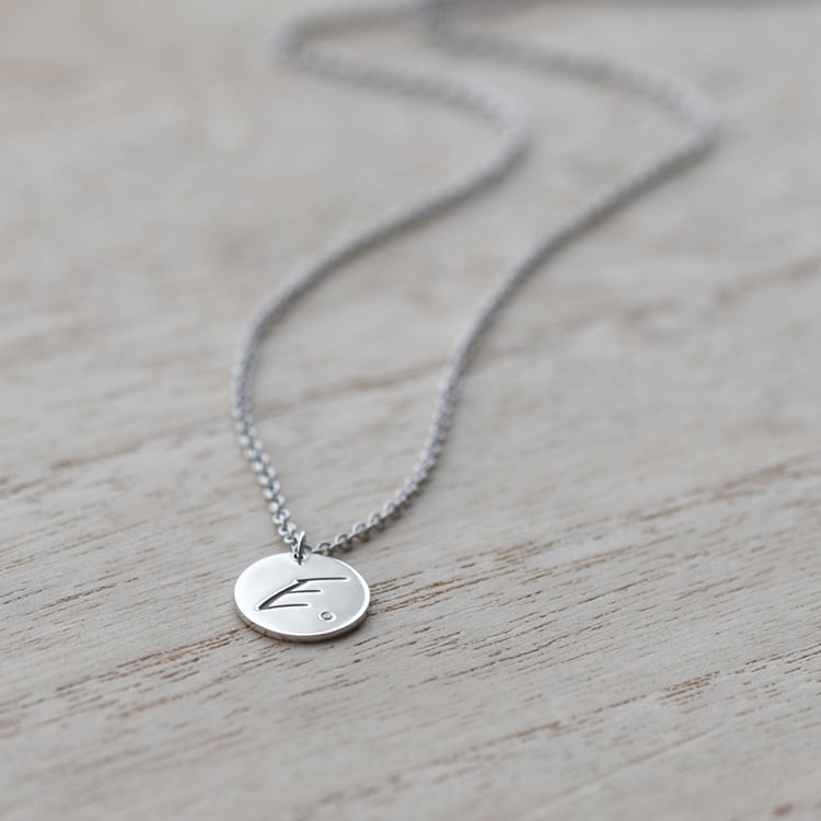 Přívěsek s bílým diamantem a gravírem 52474