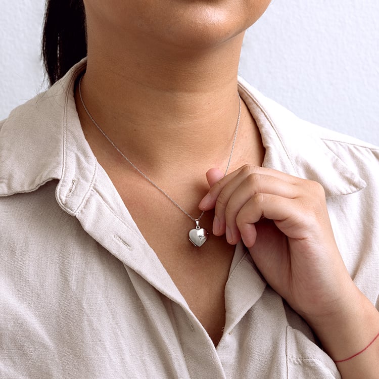 Stříbrný otevírací medailon ve tvaru srdce 129374