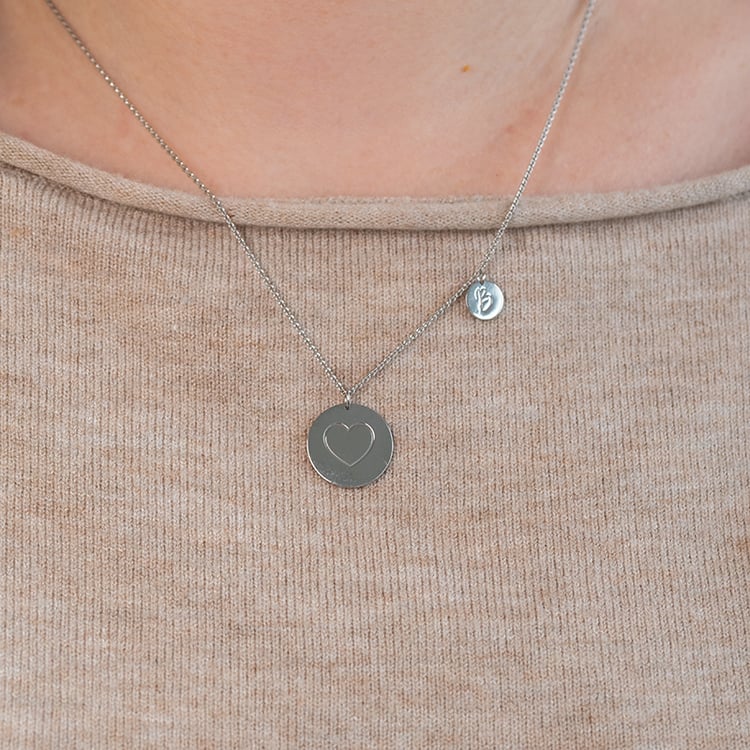 Náhrdelník se srdcem a gravírem písmene Kadie 99769