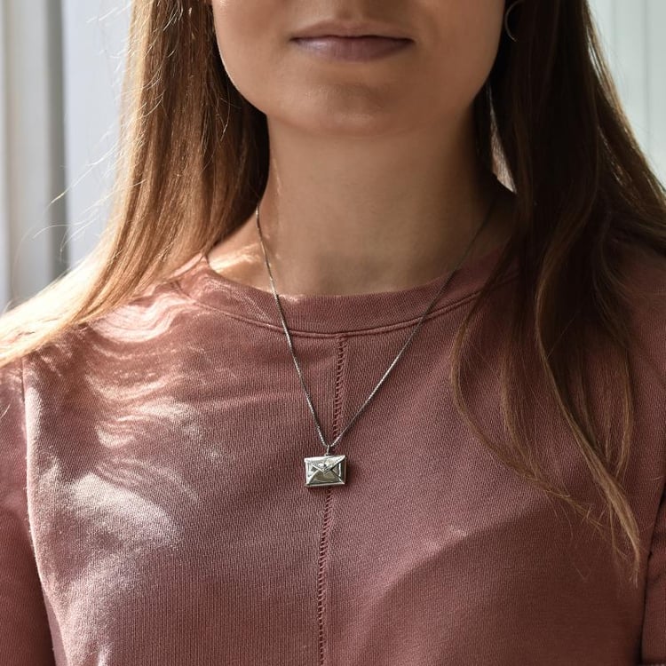 Stříbrný náhrdelník obálka Envy 31944